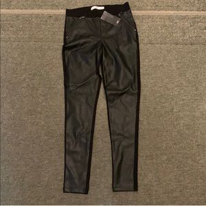 🆕 Faux Leather Paneled Legging - Black